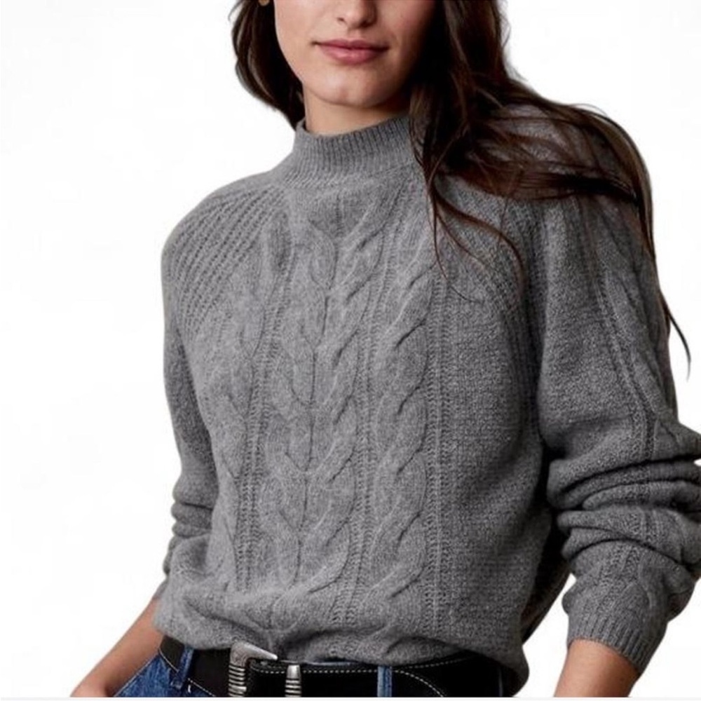 Banana Republic Gray Italian Yarn Merino Blend
Cable-Knit Mock Neck Sweater